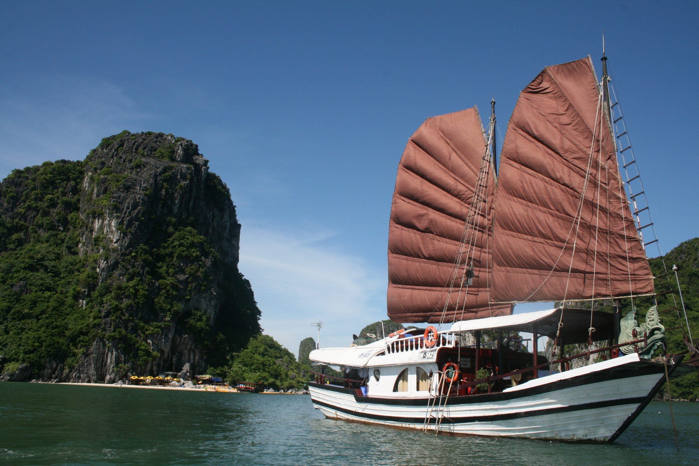 Halong Bay - Traditional ship (3)