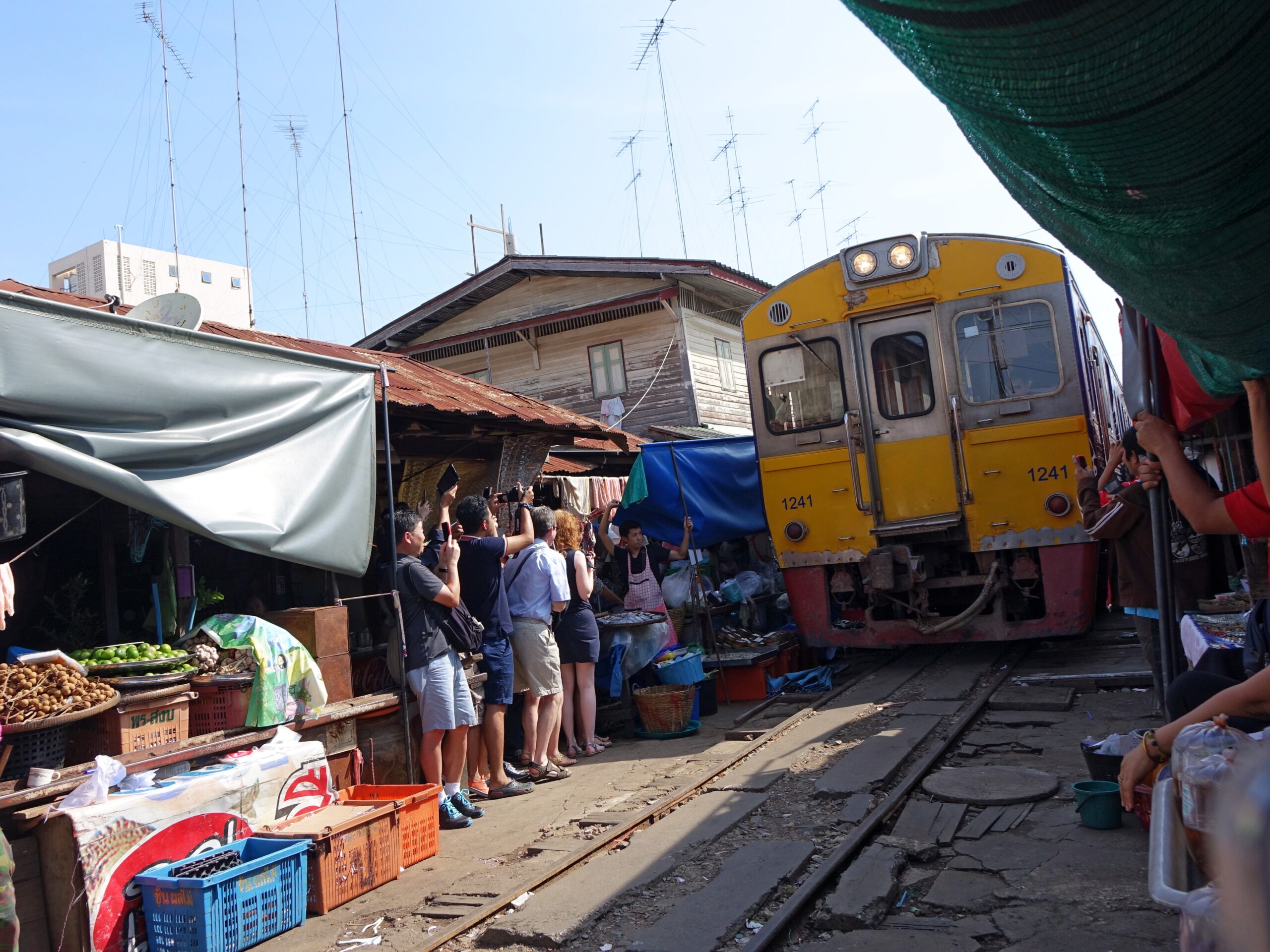 Bangkok - Maeklong Railway Market