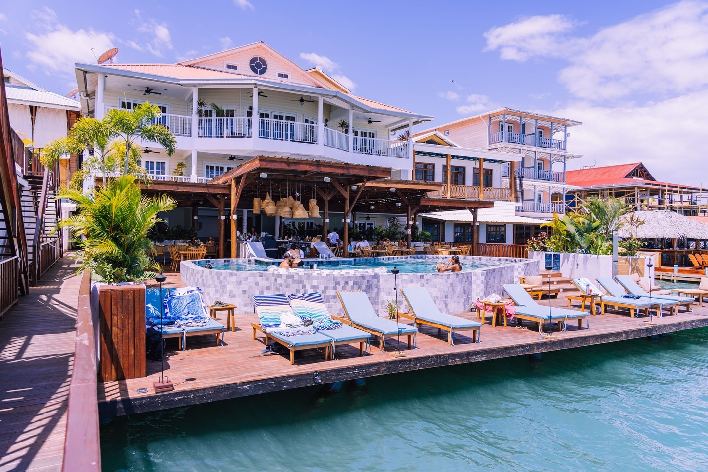 Tropical Suites Hotel